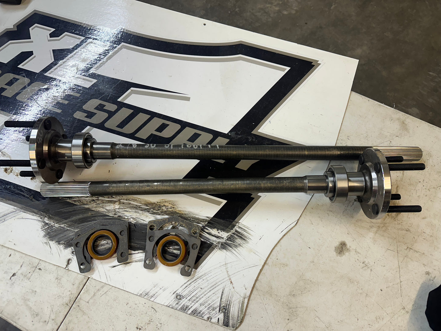 28 Spline axle kit 8” Ford
